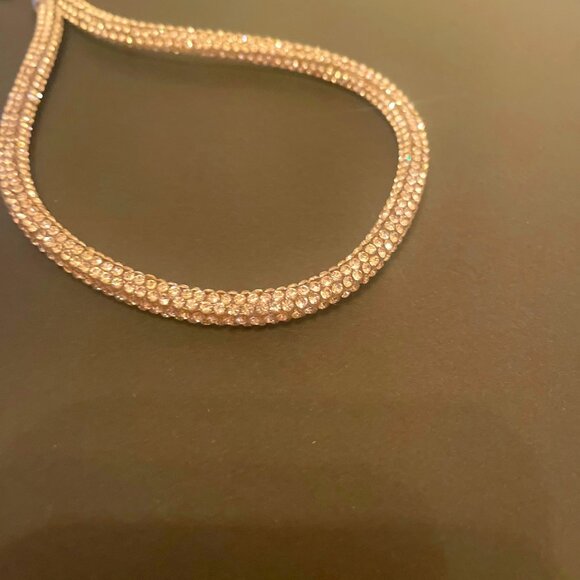 New! Luxury Crystal Pave Phone Lanyard - Picture 2 of 2